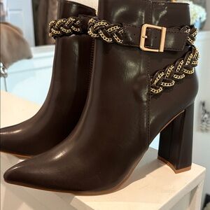 Cape Robbin Brown Starski Boots 7.5 New
Window Sample 4” Heel 👢